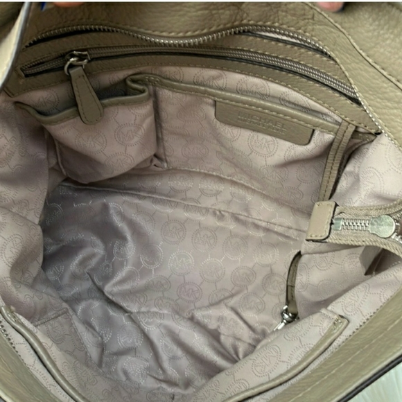 EUC Michael Kors Bag - Picture 5 of 6